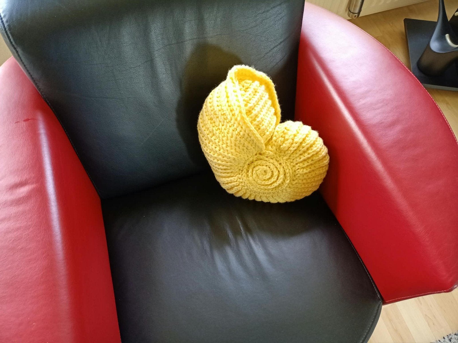 Gehaakt schelpkussen - Uniek en decoratief, Overige merken, Geel, Nieuw, Ophalen of Verzenden