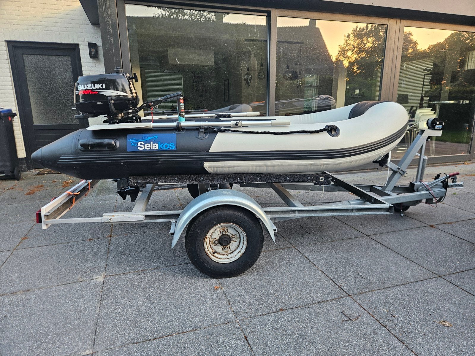 Suzuki 4 takt 6 pk 2009 - Ongebruikte boot met trailer ze, Ophalen of Verzenden