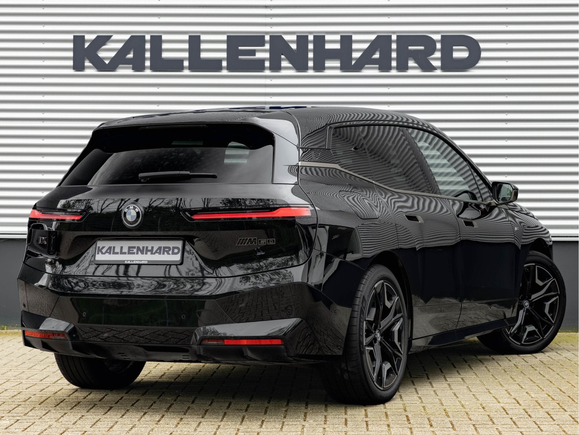 BMW iX M60 - Pano - Bowers & Wilkins - Active Steering - Luc, Auto's, BMW, 12 maanden, Gebruikt, 4 stoelen, Zwart