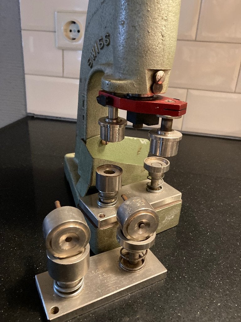 Humbel Swiss knopenmachine incl. 2 matrijzen (20 en 22), Ophalen of Verzenden, Gebruikt, Toebehoren, Overige merken
