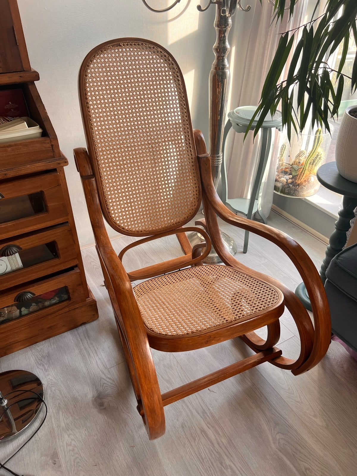 Antieke Schommelstoel Thonet Stijl met Rotan Zitting, Ophalen