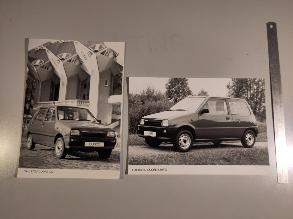 Daihatsu Cuore persfoto 2 stuks (051), Auto diversen, Handleidingen en Instructieboekjes, Ophalen of Verzenden
