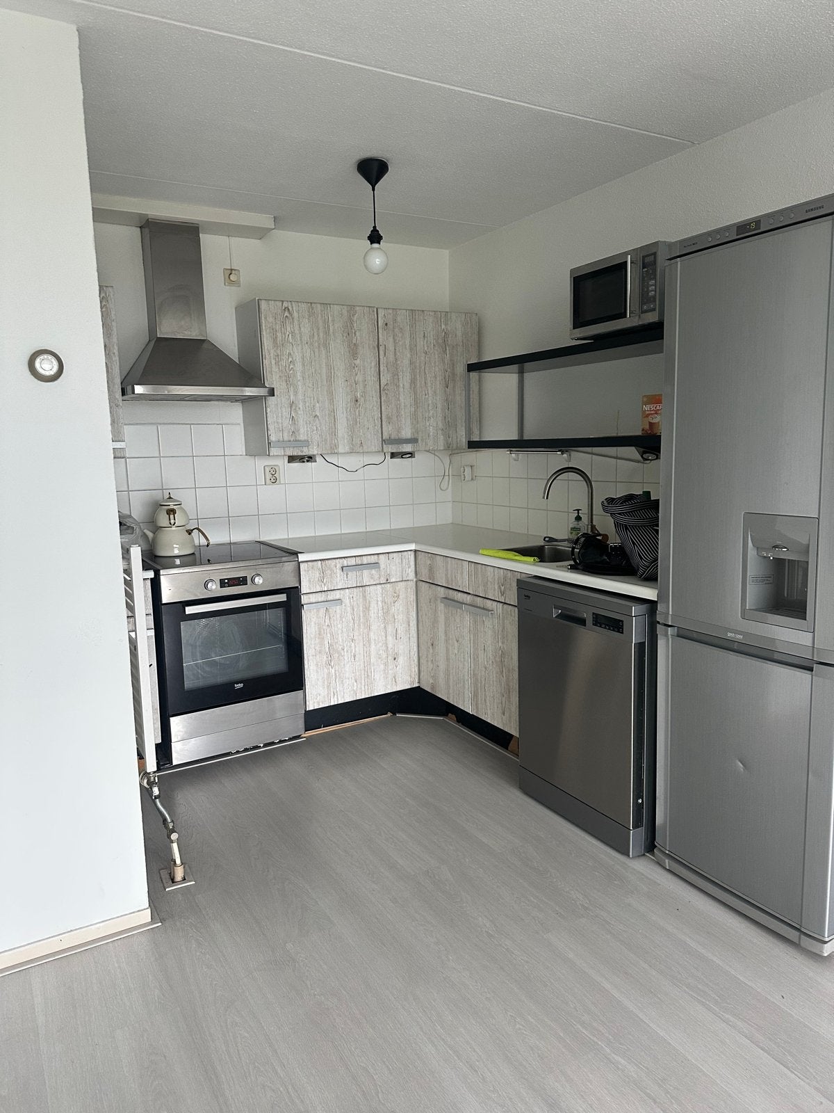 Keukenapparatuur: Afzuigkap, kookplaat, oven, vaatwasser, ko, Ophalen, Gebruikt