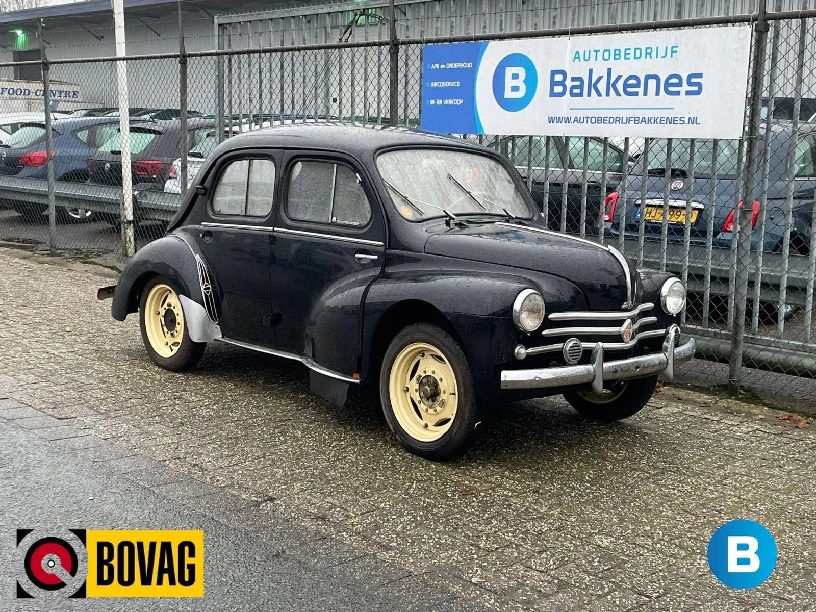 Renault 4 CV | Schuurvondst | Barnfind | 1954, Auto's, Stof, Gebruikt, Zwart, 4 cilinders