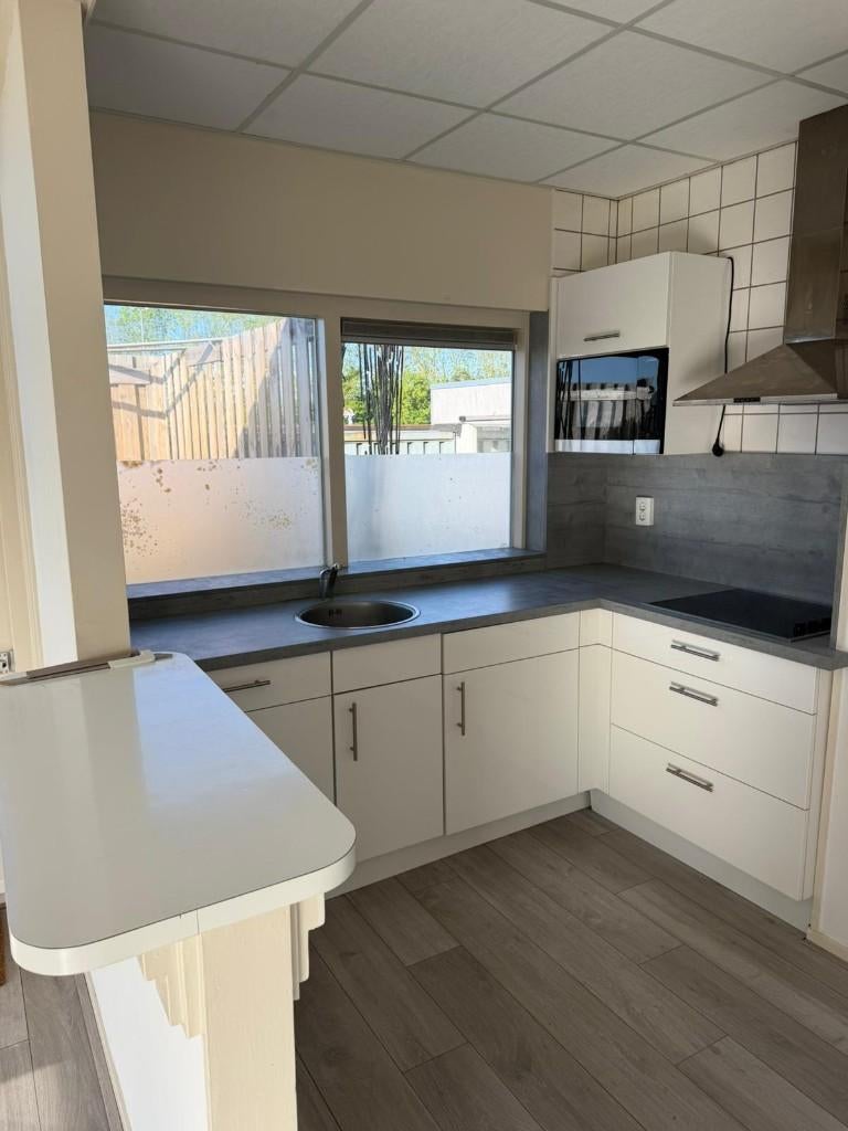 Te huur – Ruim appartement met 3 slaapkamers en dakterras, 50 m² of meer, Groningen