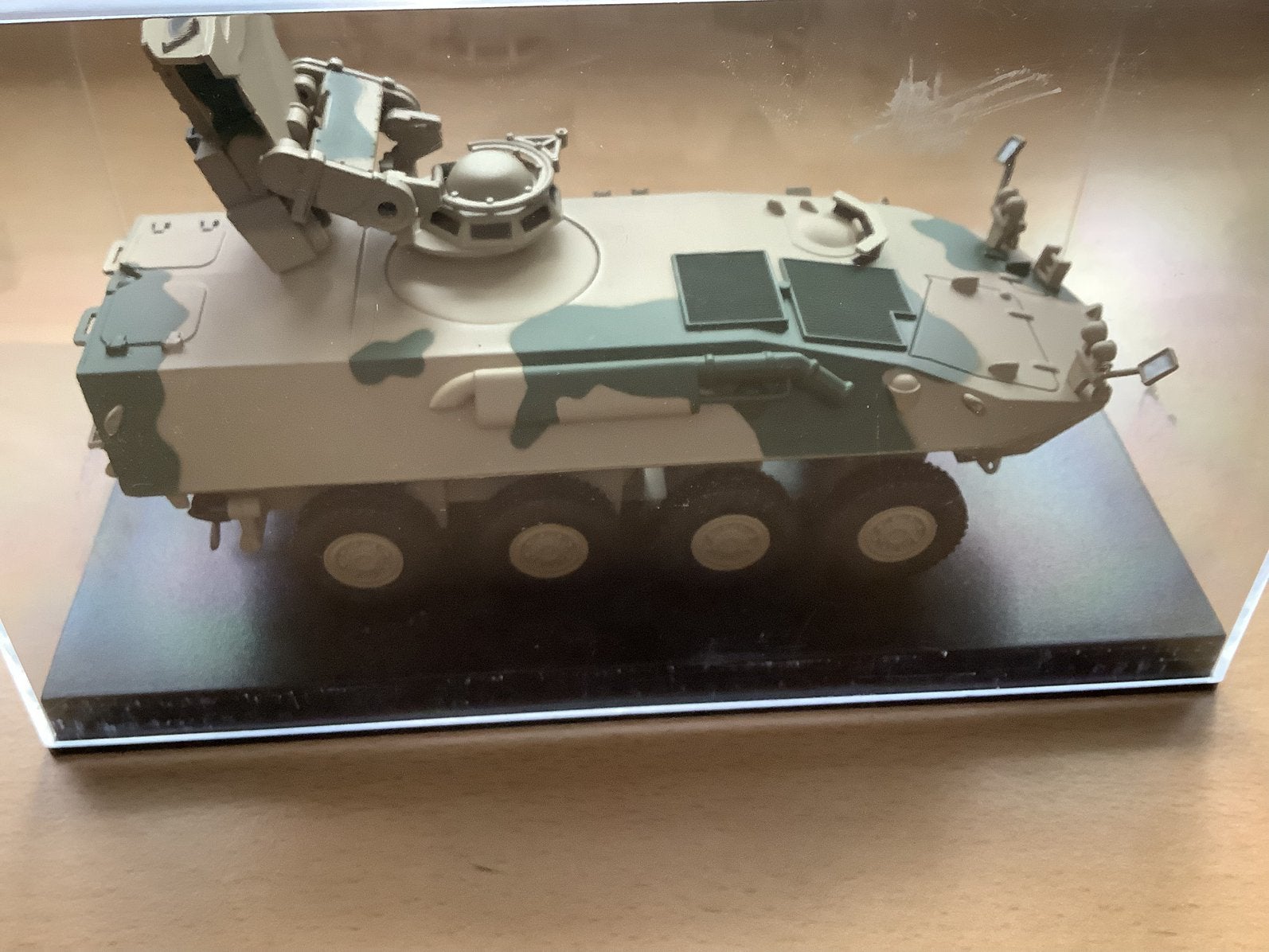 2 mil modellen 1:43 metaal in vitrine koopje, Hobby en Vrije tijd, Modelbouw | Auto's en Voertuigen, Overige merken, Auto, 1:32 tot 1:50