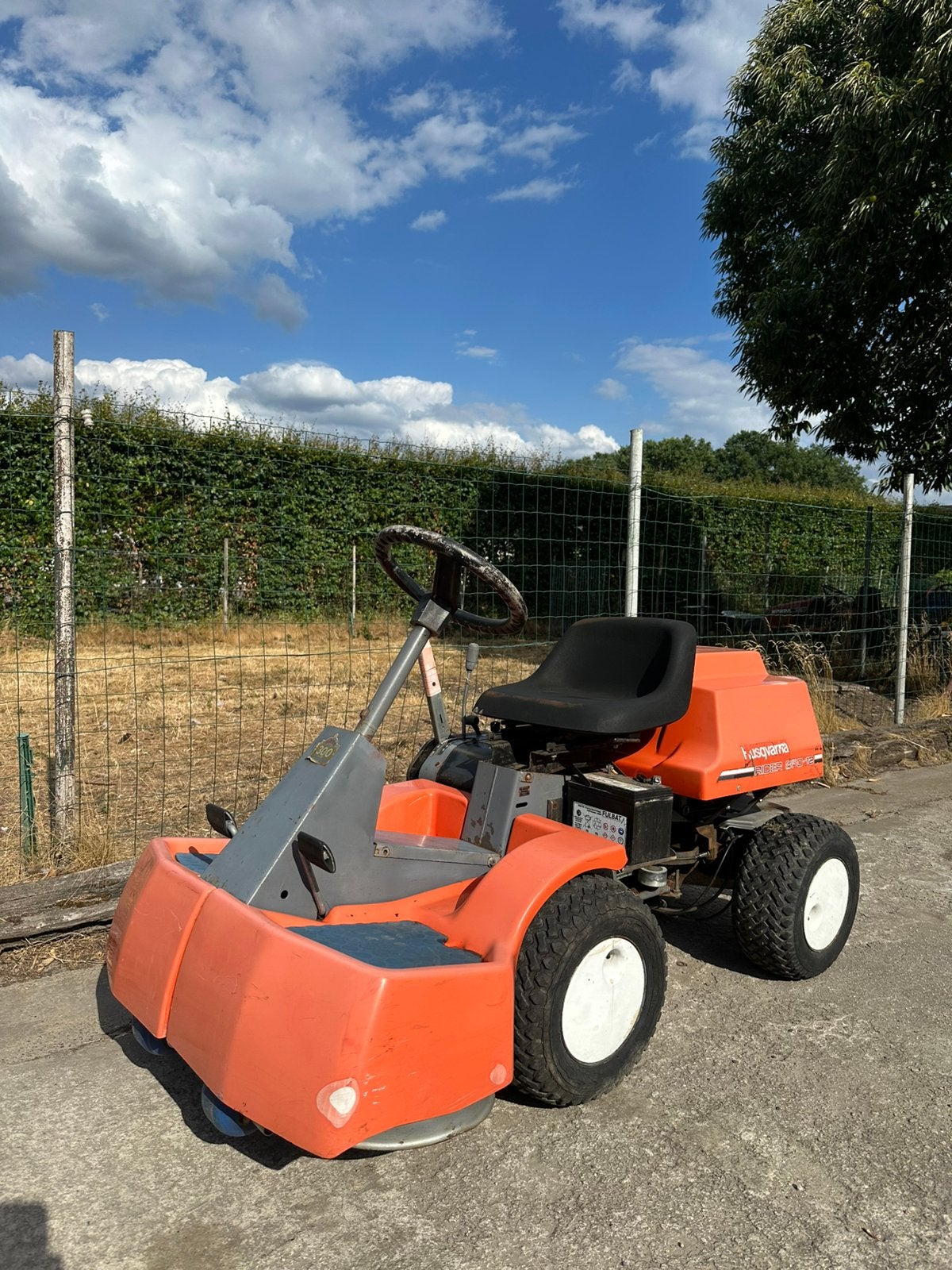 Husqvarn Rider 13PK Frontmaaier hard maaidek, Tuin en Terras, Zitmaaiers, Ophalen of Verzenden, Zo goed als nieuw, Versnellingen
