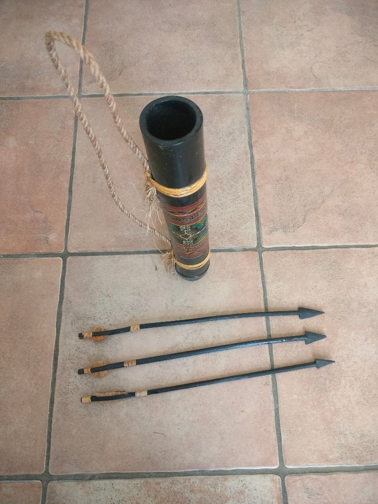 Pijlen en pijlenkoker uit de Filipijnen, Ophalen, Zo goed als nieuw, Pijlen