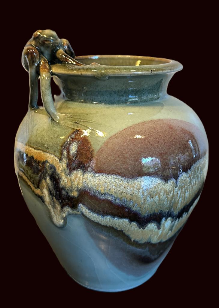 Leo Martens vaas met kikker tenmoku glazuur 19 cm hoog, Ophalen