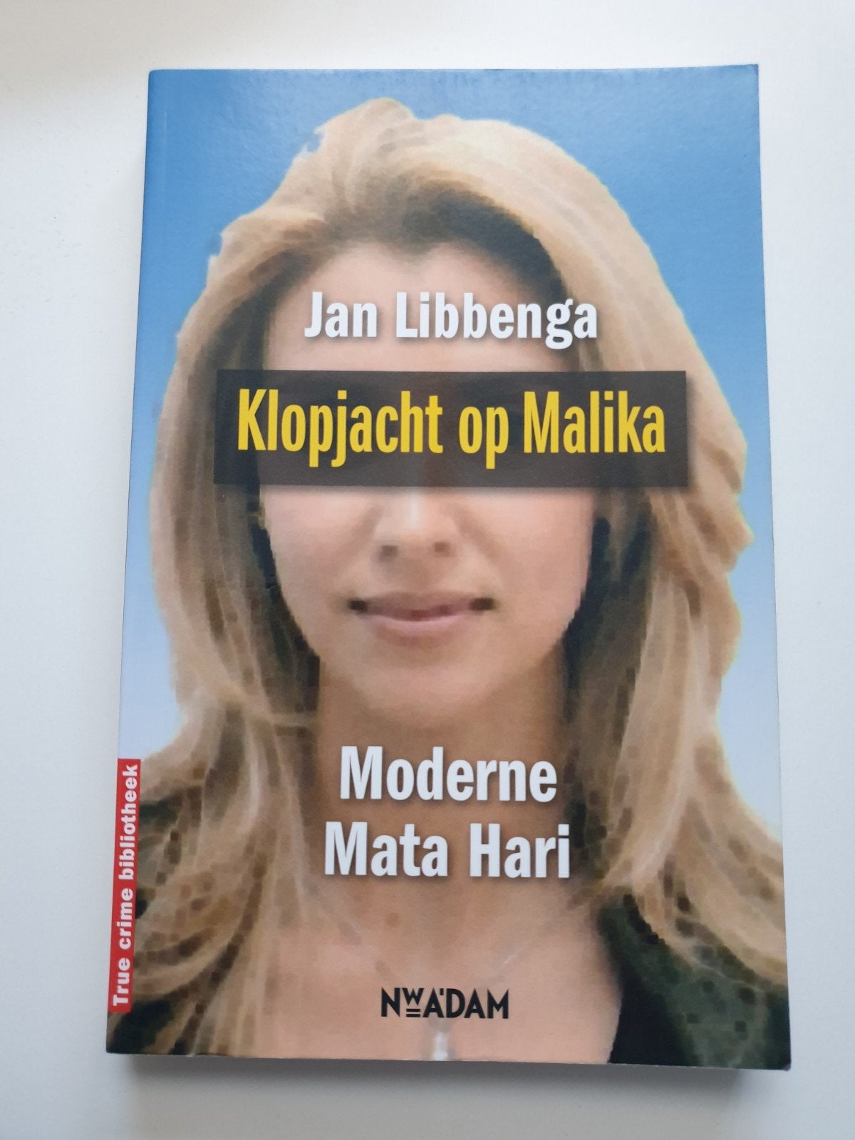 Jan Libbenga - Klopjacht op Malika: Moderne Mata Hari, Ophalen of Verzenden, Gelezen, Jan Libbenga