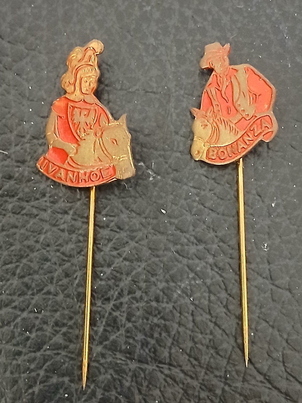 Vintage Ivanhoe & Bonanza speldje., Verzamelen, Ophalen of Verzenden, Overige onderwerpen, Speldje of Pin