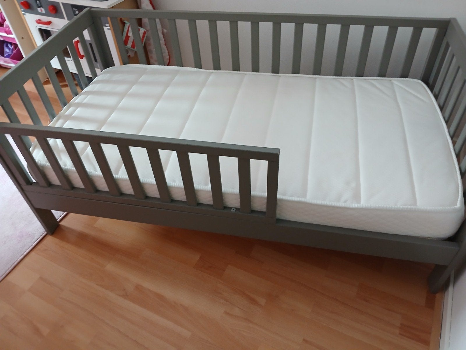Peuterbed petite amelie compleet, Kinderen en Baby's, Kinderkamer | Bedden, Ophalen, 70 tot 85 cm, 140 tot 160 cm, Zo goed als nieuw