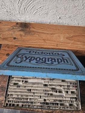 Antieke Victoria Typograph Stempeldoos met Letters, Ophalen of Verzenden