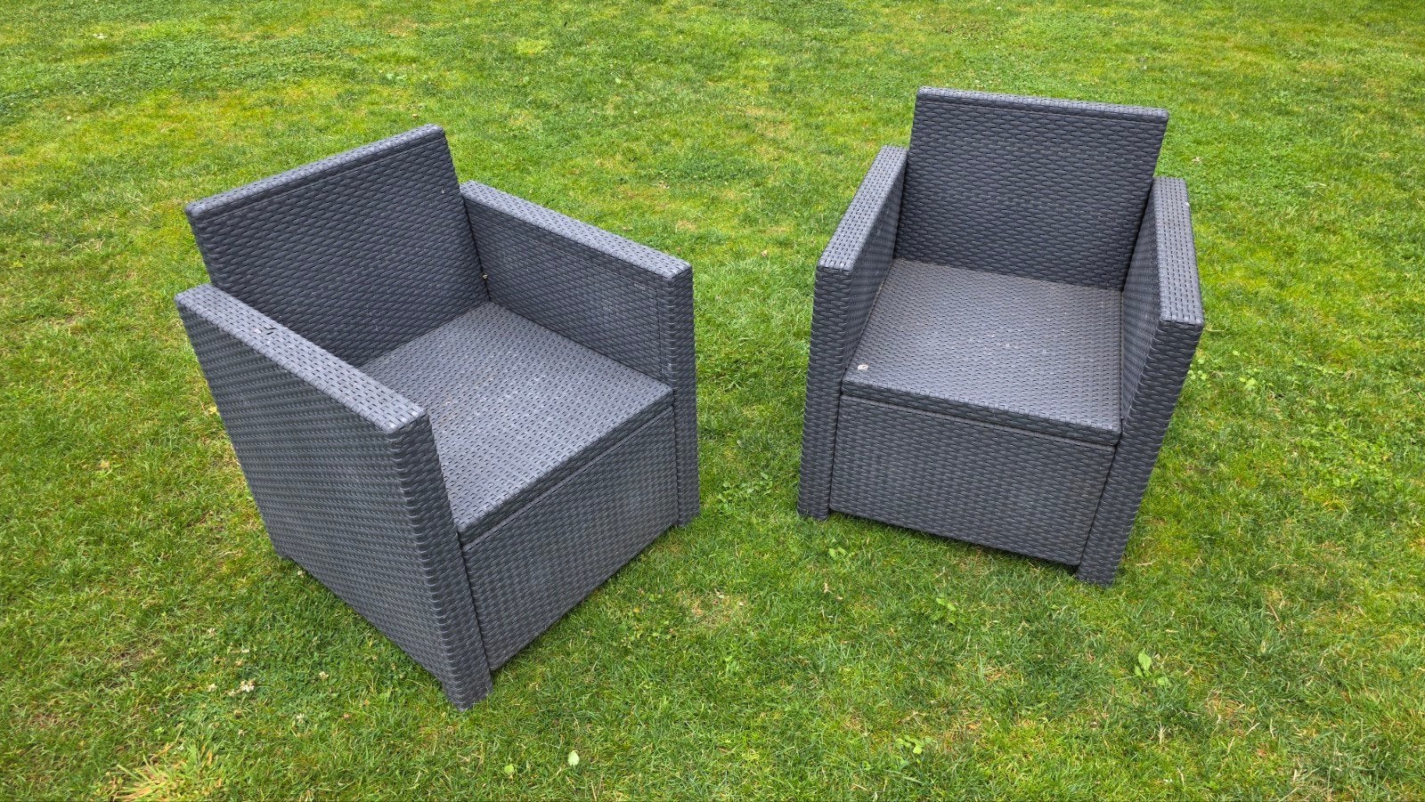 GRATIS: 2 tuinstoelen - Gebruikt met kleine defecten, Ophalen, Gebruikt, Kunststof