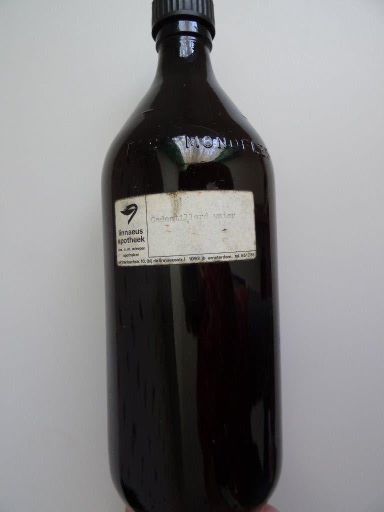 Vintage apothekersfles gedestilleerd water, Ophalen