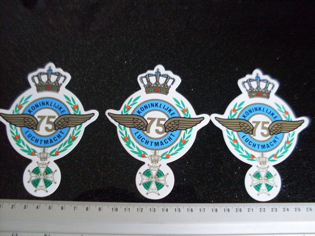 3x sticker koninklijke luchtmacht logo 75 jaar KLu embleem, Verzenden, Zo goed als nieuw, Bedrijf of Vereniging