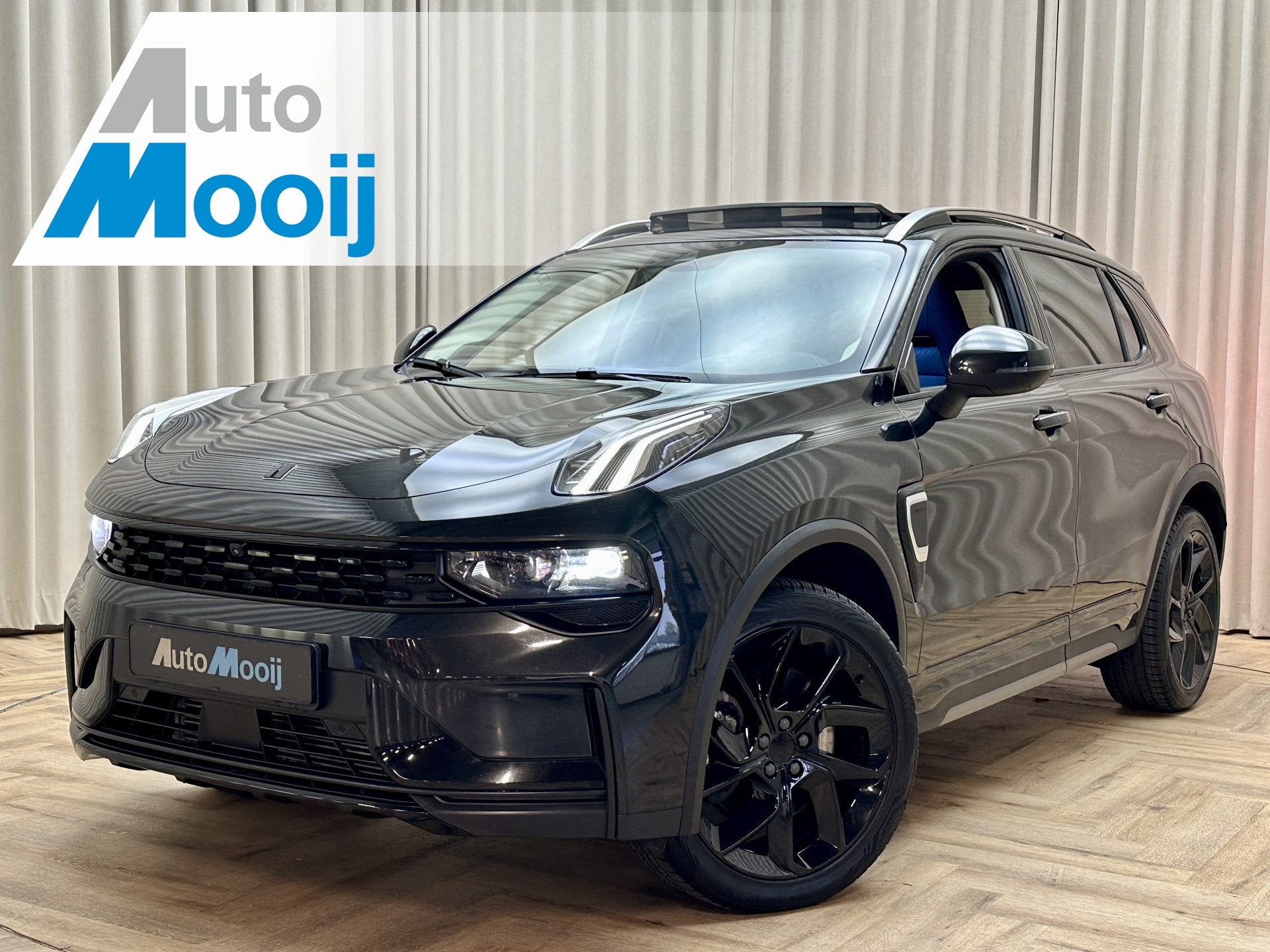 Lynk & Co 01 1.5 Hybride *Black Pack* / Zwart / Infinity Sou, Dealer onderhouden, Stof, Euro 6, Parkeersensor