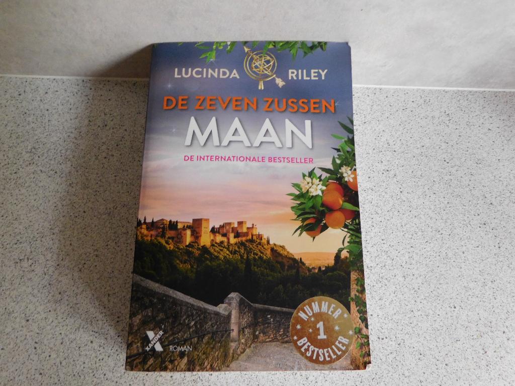 Boek de Zeven Zussen Maan Deel 5 2020 Lucinda Riley, Europa overig, Lucinda Riley, Ophalen of Verzenden, Zo goed als nieuw
