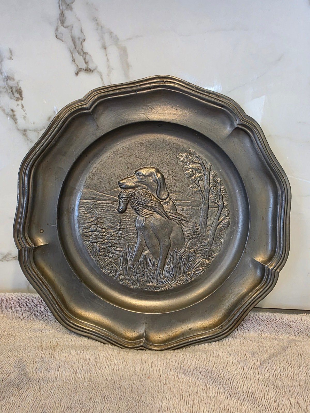 Vintage tinnen wandbord jachthond met fazant 23 cm, Ophalen of Verzenden