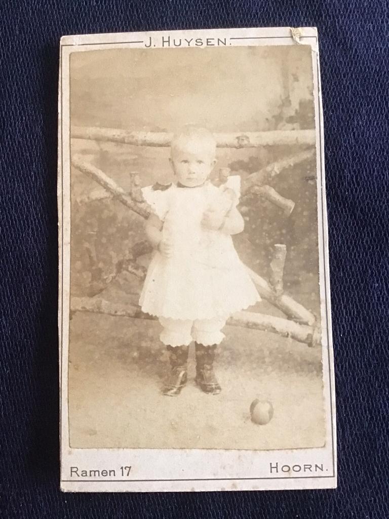 CDV, Kind, J.L.T. HUIJSEN, HOORN, Carte de Visite + naam, Gebruikt, Foto, Ophalen of Verzenden, Voor 1940