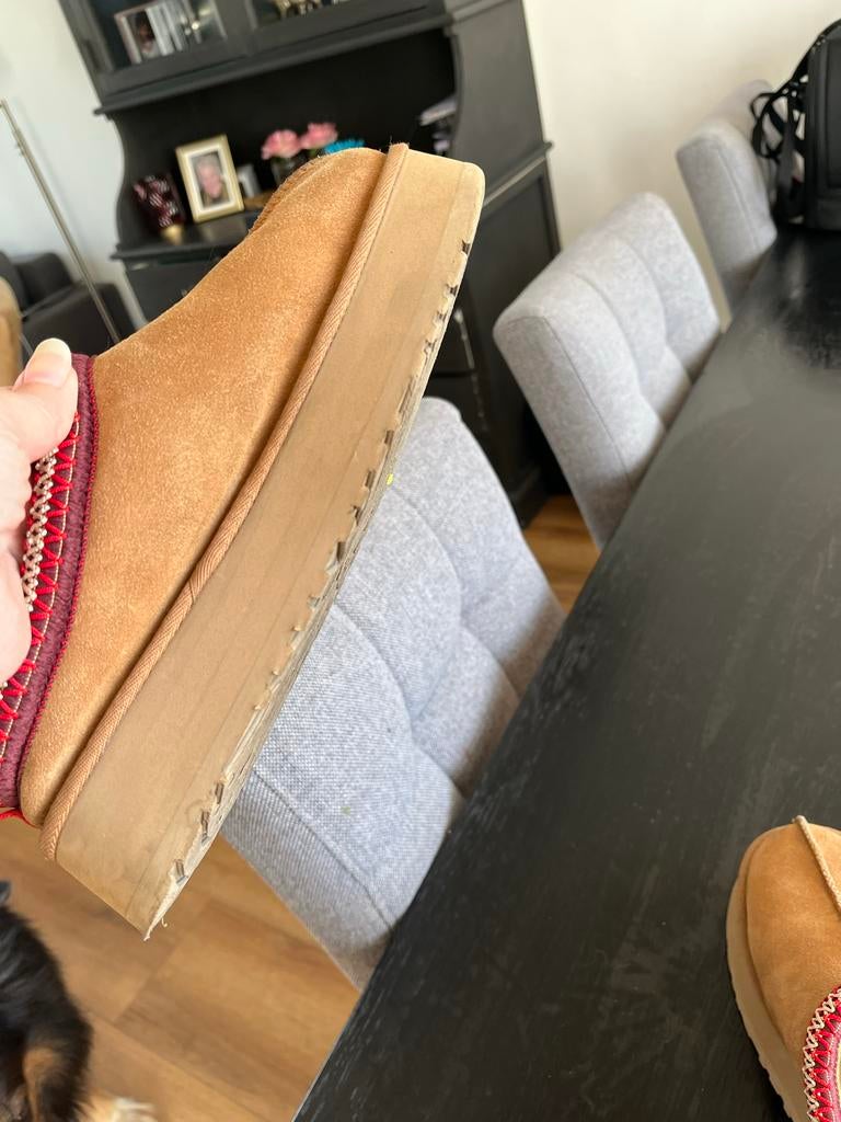 Uggs Tazz slipper gs maat 39, Ophalen of Verzenden, Gedragen, Bruin, Pantoffels of Sloffen