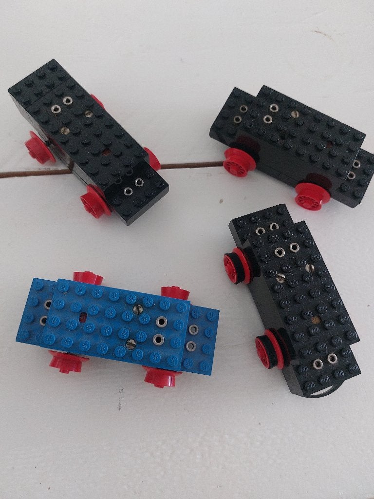 lego trein motoren 3 zwarte 1 blauwe, Kinderen en Baby's, Speelgoed | Duplo en Lego, Ophalen of Verzenden