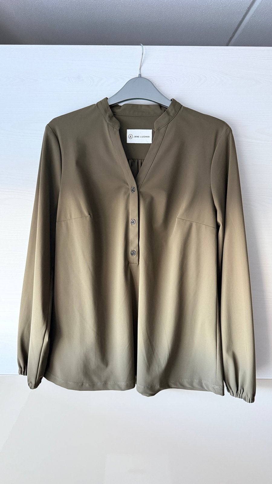 Jane Lushka Dames Blouse - Army Kleur - Maat S (valt als M), Ophalen of Verzenden, Nieuw, Maat 38/40 (M), Groen