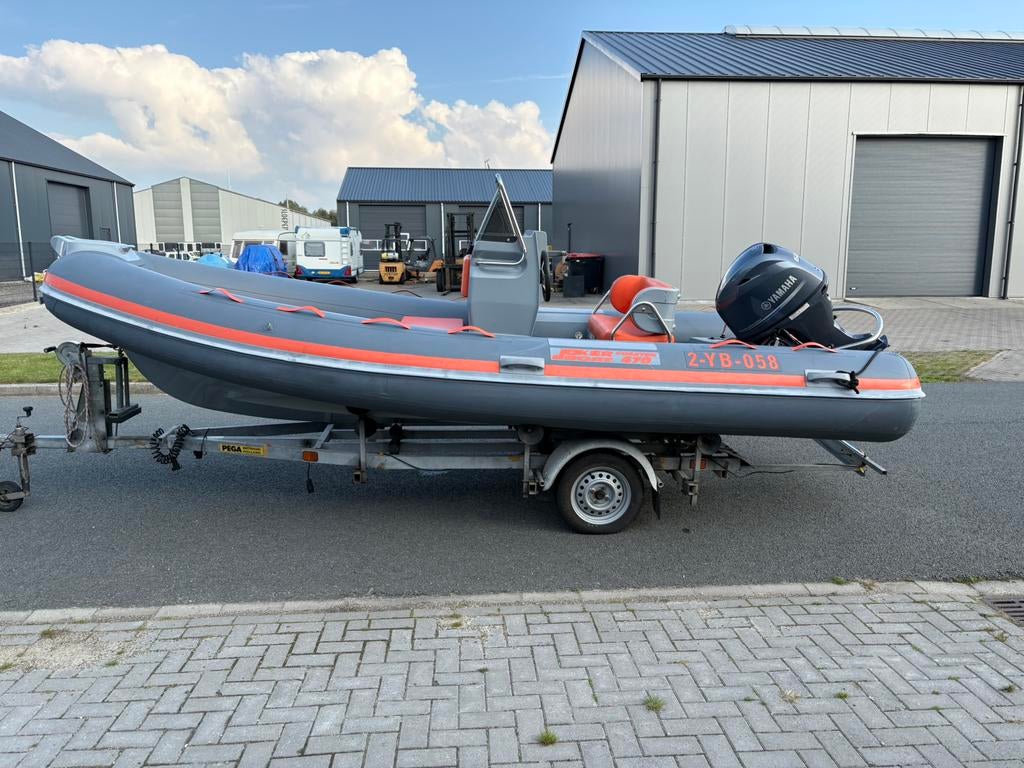 NIEUWSTAAT!! Joker 470, Yamaha 60pk (2018) & Pega trailer, Watersport en Boten, Rubberboten, Ophalen, Zo goed als nieuw, Pomp