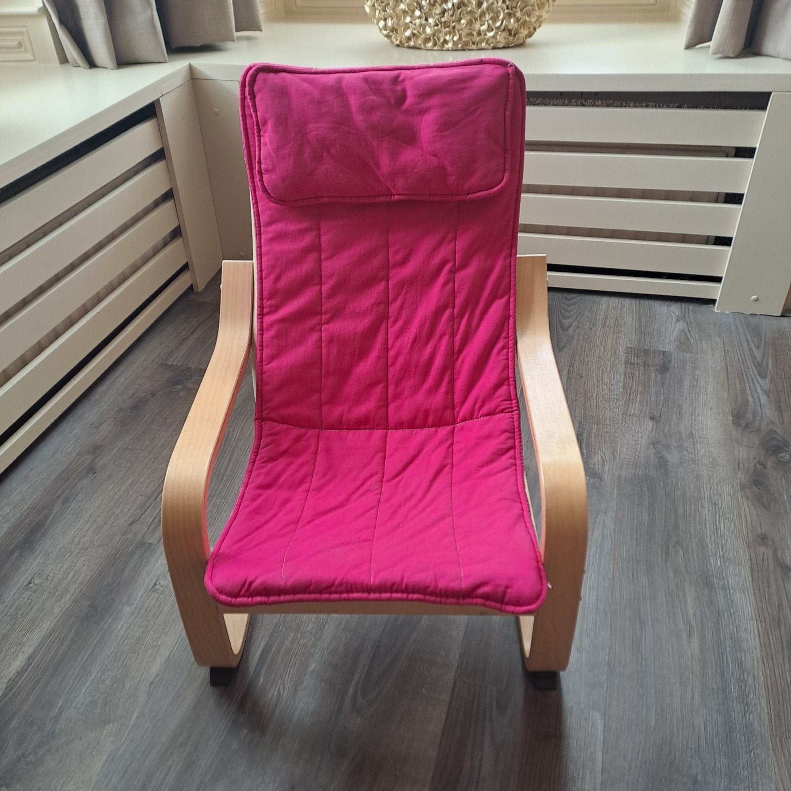 IKEA Kinderstoel met roze kussen, Kinderen en Baby's, Kinderstoelen, Ophalen
