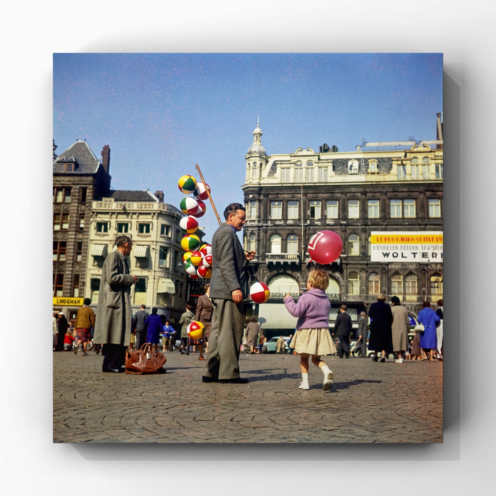 Strandballenverkoper op de Dam, Amsterdam | Vintage kleuren, Minder dan 50 cm, Oorspronkelijke maker, Ophalen of Verzenden, Zo goed als nieuw