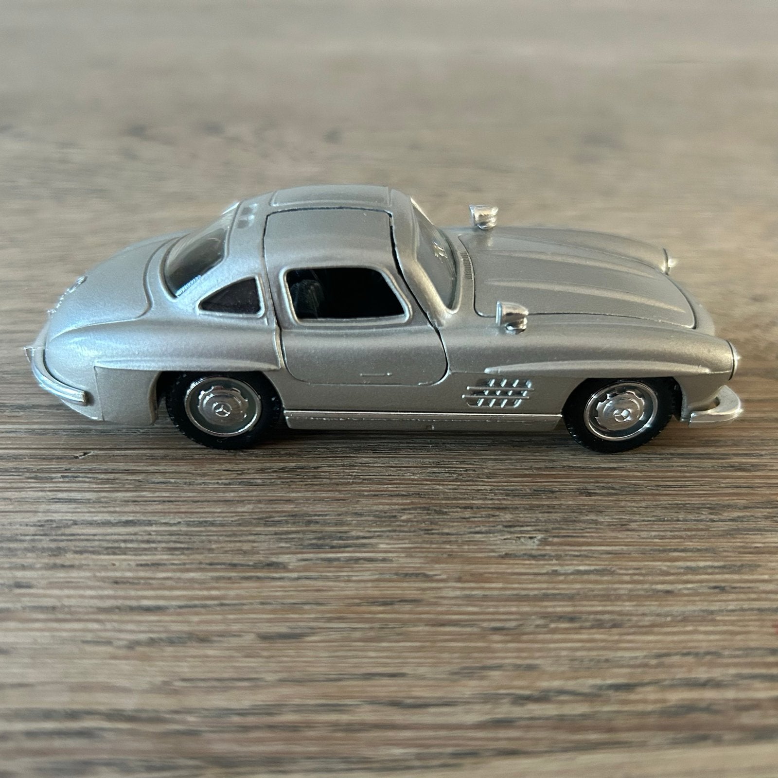 Solido Mercedes 300 SL 1/43 grijs, Hobby en Vrije tijd, Modelauto's | 1:43, Ophalen of Verzenden, Gebruikt, Auto, Solido