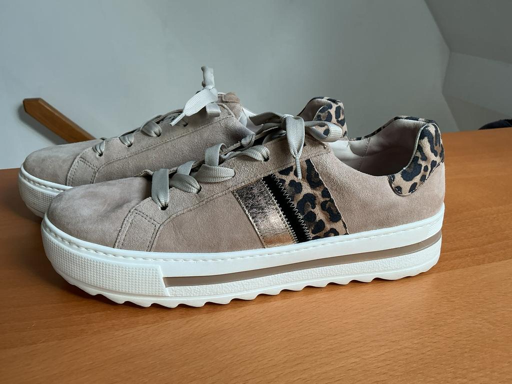 Gabor dames sneakers met leuke goud/ bruine accenten maat 9, Bruin, Ophalen of Verzenden, Sneakers of Gympen, Zo goed als nieuw