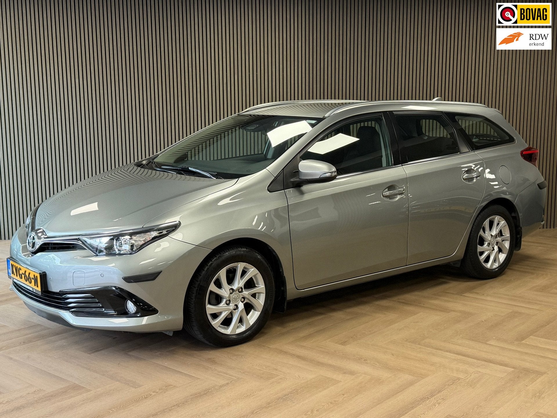 Toyota Auris Touring Sports 1.2T Aspiration TREKHAAK CAMERA, Auto's, Verwarmde buitenspiegels, Gebruikt, Euro 6, 4 cilinders