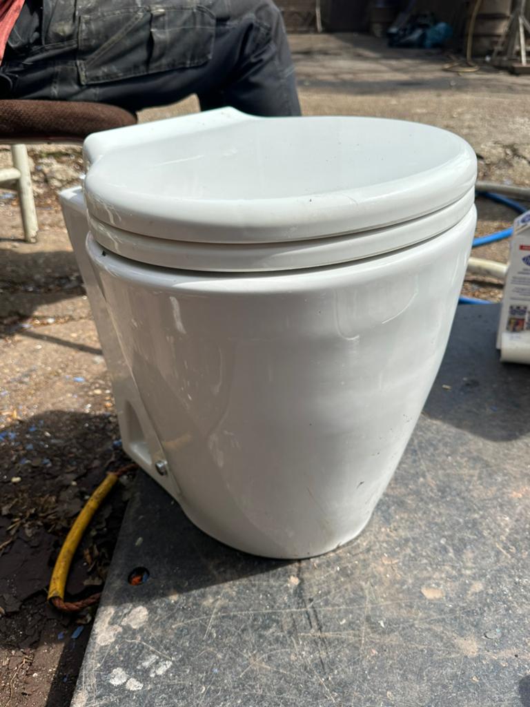 Scheepstoilet Laguna wc pot 24 volt, Watersport en Boten, Ophalen, Zo goed als nieuw, Kombuis en Sanitair, Zeilboot of Motorboot