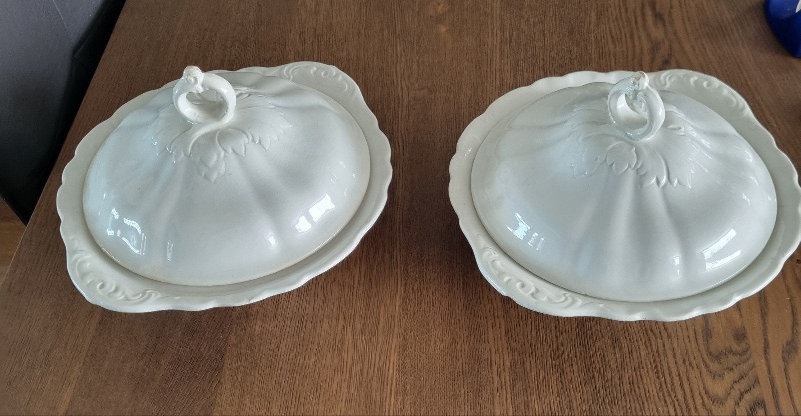 2 witte schalen, Ophalen