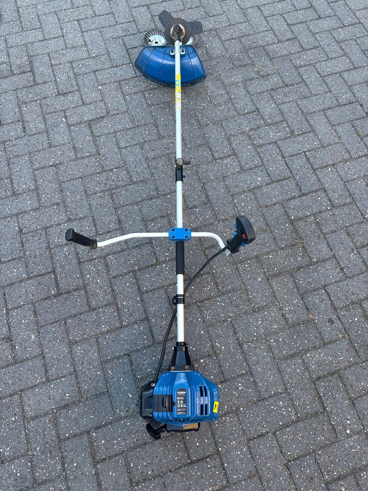 Hyundai 52cc Benzine Bosmaaier met Staalborstels en Harnas, Ophalen, Zo goed als nieuw, 50 cm of meer, Benzine