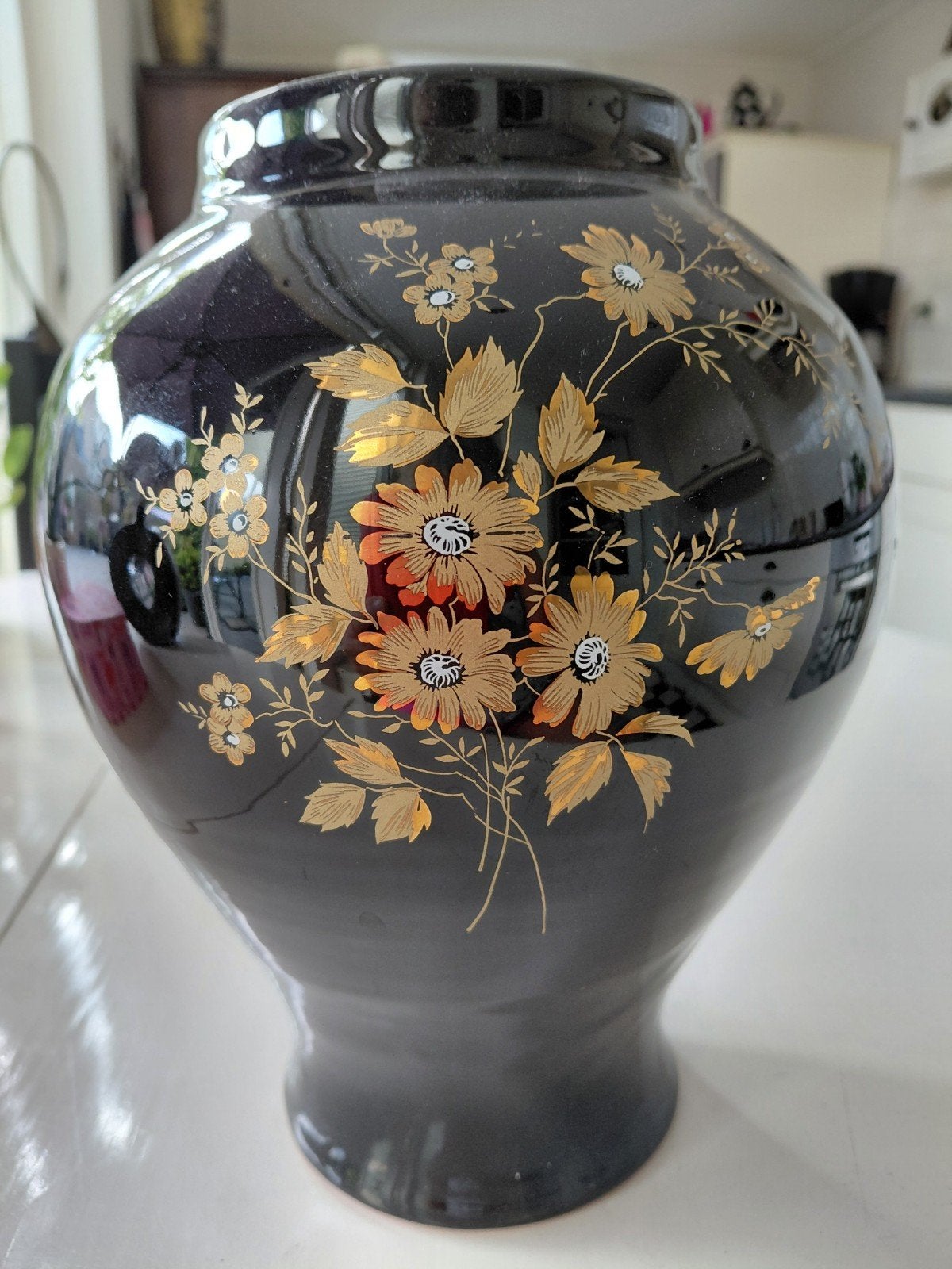 Zwarte vaas met gouden bloemmotief - 24 cm, Ophalen of Verzenden