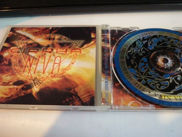CD: Giraha Niva - The Mirror World Dimension, Inclusief boekje, Progressive Rock, Ophalen of Verzenden, Zo goed als nieuw