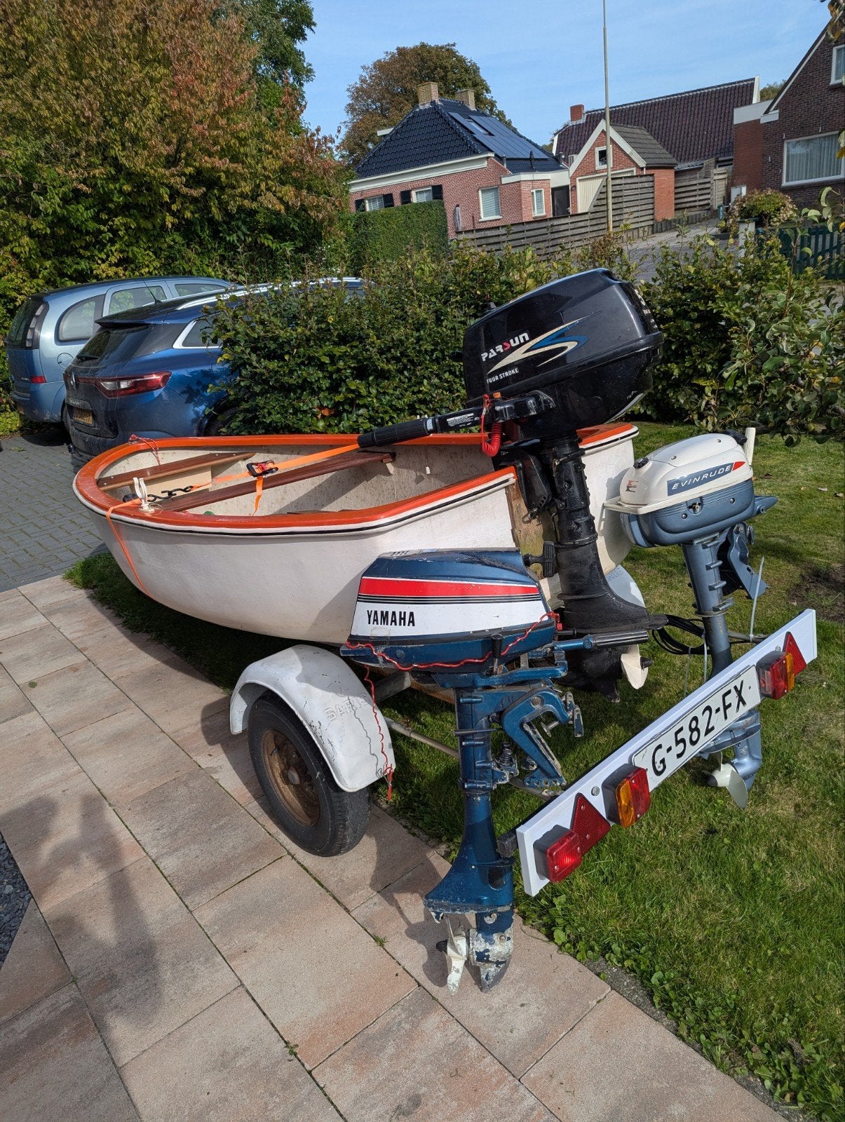 Leuke roeiboot/visboot met trailer en motoren, Ophalen, Gebruikt, Buitenboordmotor, Trailer