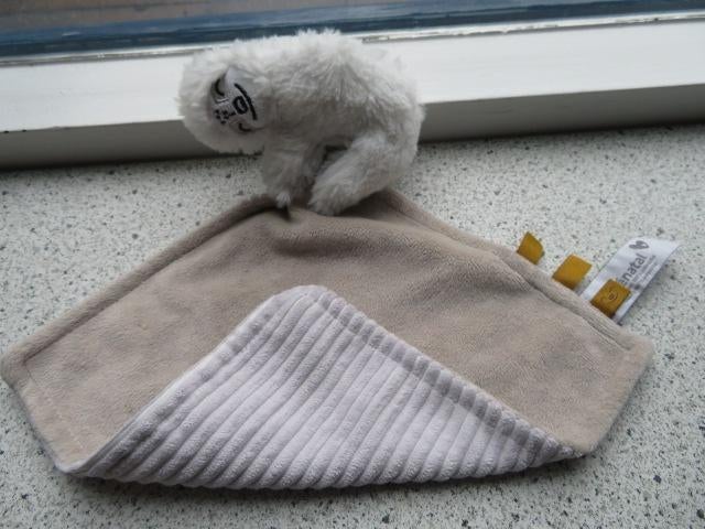 Grijs witte Knuffeldoek met witte luiaard van Prenatal, Prénatal, Overige typen, Ophalen of Verzenden, Zo goed als nieuw