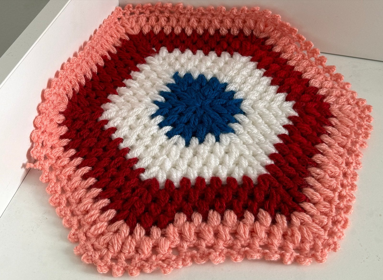 Gehaakte badspons in rood, wit, blauw, roze Oranje, Hobby en Vrije tijd, Ophalen, Nieuw, Breien of Haken, Overige typen