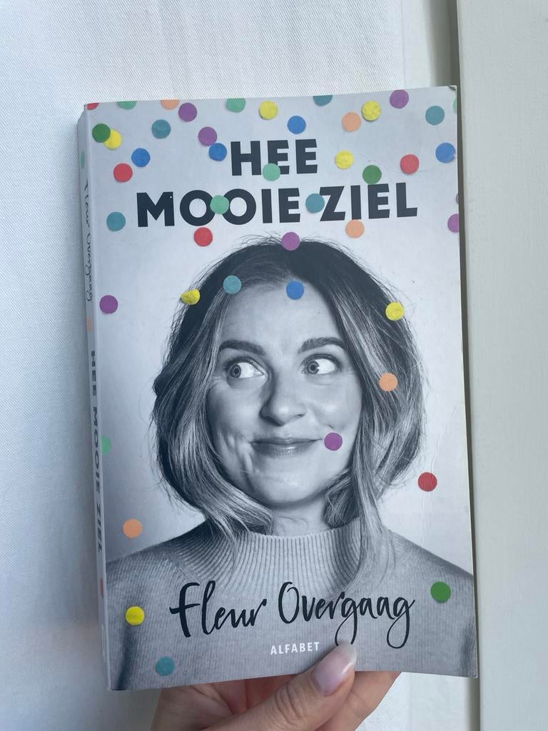 Hee Mooie Ziel - Fleur Overgaag, Boeken, Humor, Gelezen, Ophalen of Verzenden
