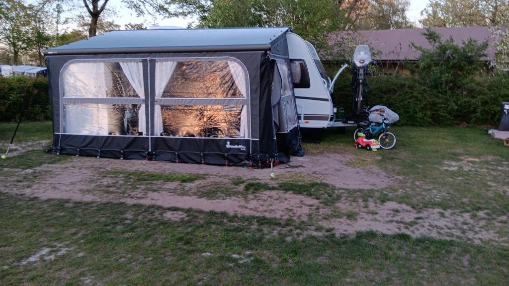 Isabella Buddy Voorwand 370 - Zo goed als nieuw, Caravans en Kamperen, Caravan accessoires, Ophalen of Verzenden, Zo goed als nieuw