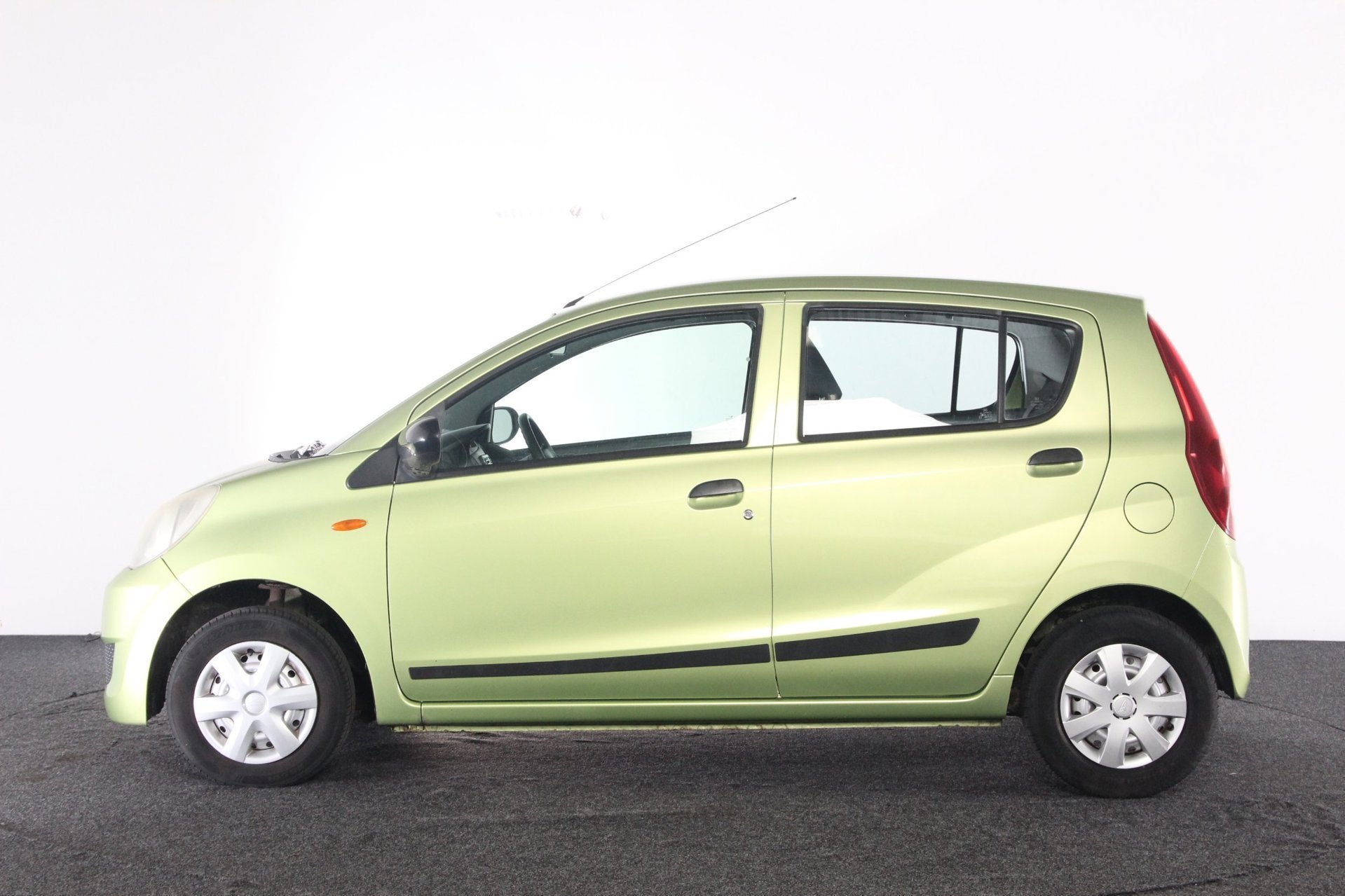 Daihatsu Cuore 1.0 Clever | APK t/m 01-05-2027 | nieuwe kopp, Voorwielaandrijving, Stof, 18 €/maand, 4 stoelen