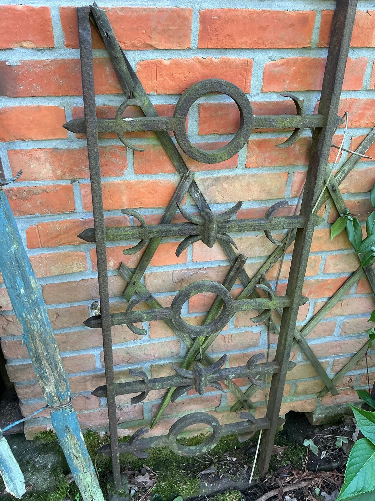 Antieke gietijzeren ornamenten / balustrades (2 stuks), Ophalen