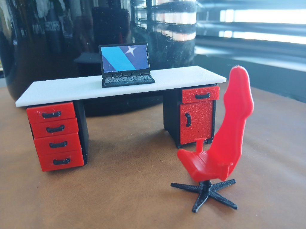 Bureau met laptop en gamestoel MINIATUUR, Hobby en Vrije tijd, Modelbouw | Overige, Ophalen of Verzenden, Nieuw, 1:32 tot 1:50