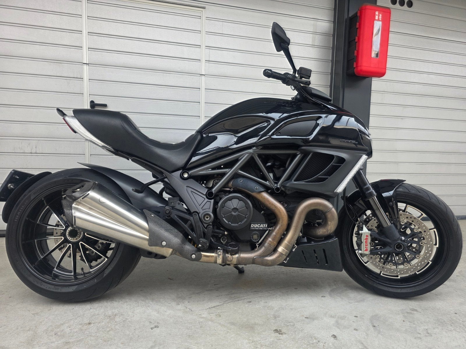 Ducati Diavel Dark Stealth 2013 Termignoni Desmo  ✅, 2 cilinders, Occasion, Motorrijbewijs A, Particulier
