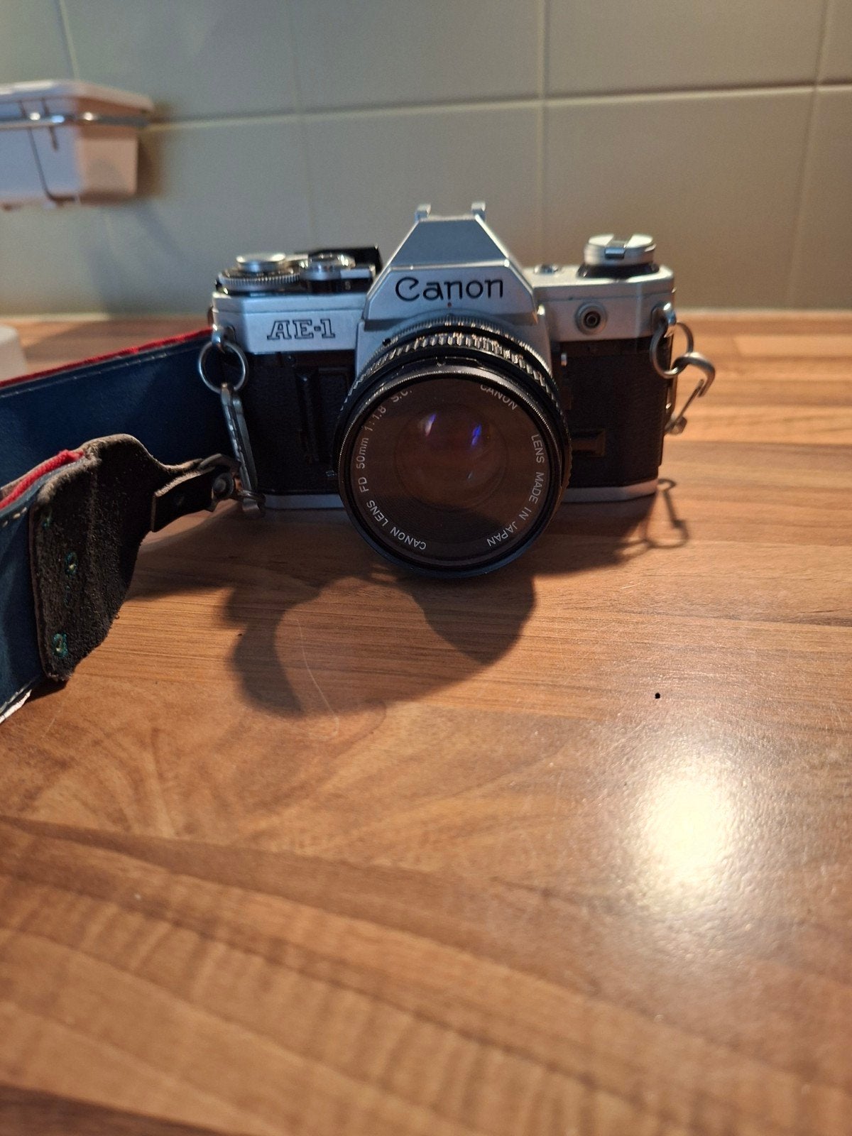 Canon AE-1 Spiegelreflexcamera met 2 lenzen en flitser, Audio, Tv en Foto, Fotocamera's Analoog, Ophalen of Verzenden, Gebruikt