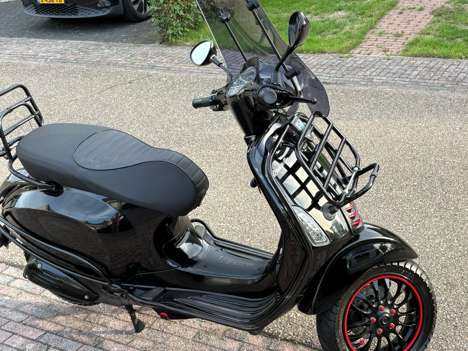 Vespa Sprint 2017 45km zwart mooie uitvoering (Full Option), Fietsen en Brommers, Ophalen, Overige modellen, Maximaal 45 km/u