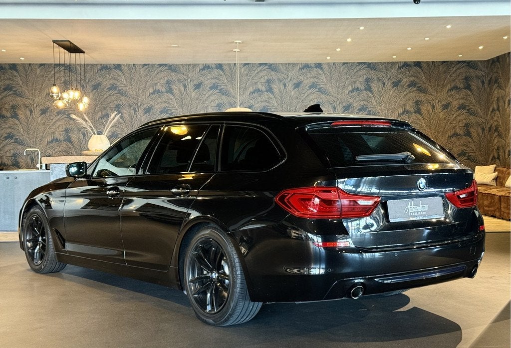 BMW 5 Serie Touring 520d High Exe I Black on Black I Mooie a, Achterwielaandrijving, 2000 kg, Diesel, 5-Serie